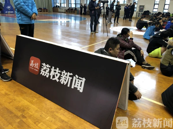 儿童如何在游戏中学习篮球技术_0